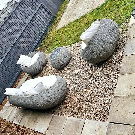 Будинок відпочинку The Sweetbriar 3 Bedroom House In