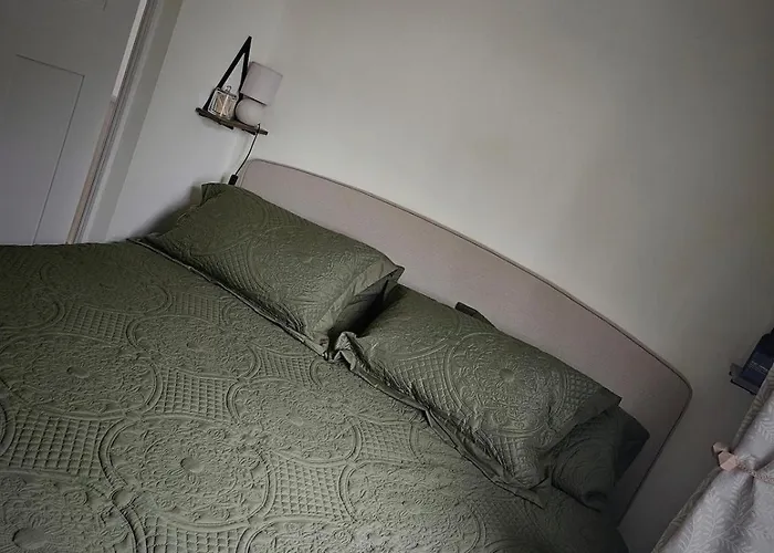 The Sweetbriar 3 Bedroom House In Лідс