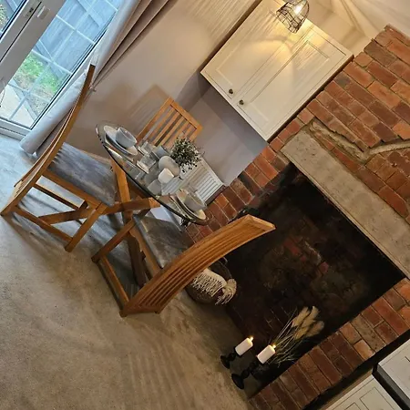 Будинок відпочинку The Sweetbriar 3 Bedroom House In