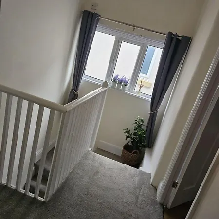 Semesterbostad The Sweetbriar 3 Bedroom House In *