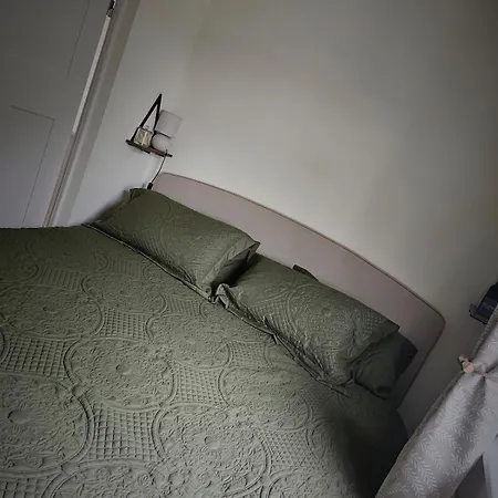 The Sweetbriar 3 Bedroom House In Лідс