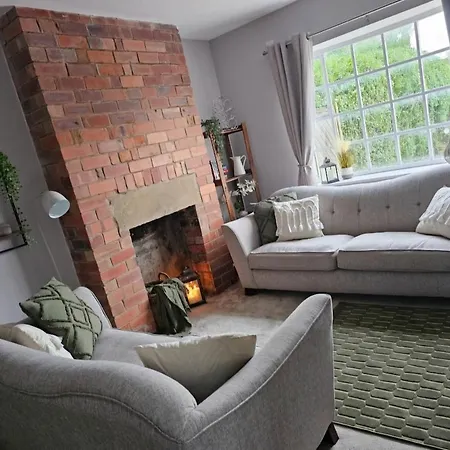 Будинок відпочинку The Sweetbriar 3 Bedroom House In