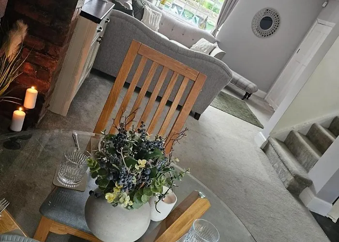 The Sweetbriar 3 Bedroom House In Leeds (West Yorkshire)