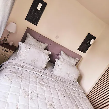 The Sweetbriar 3 Bedroom House In 펜션